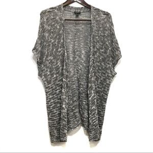 TORRID PLUS 1X KNIT BLACK WHITE SHRUG CARDIGAN
